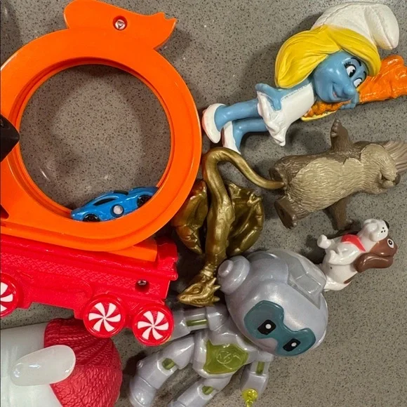 BUNDLE | Random kids toys | meal & blind bags toys - Picture 6 of 6